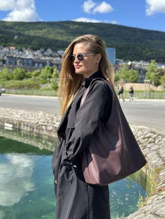 Sac réversible 2 en 1 bordeaux/noir similicuir et suédine 