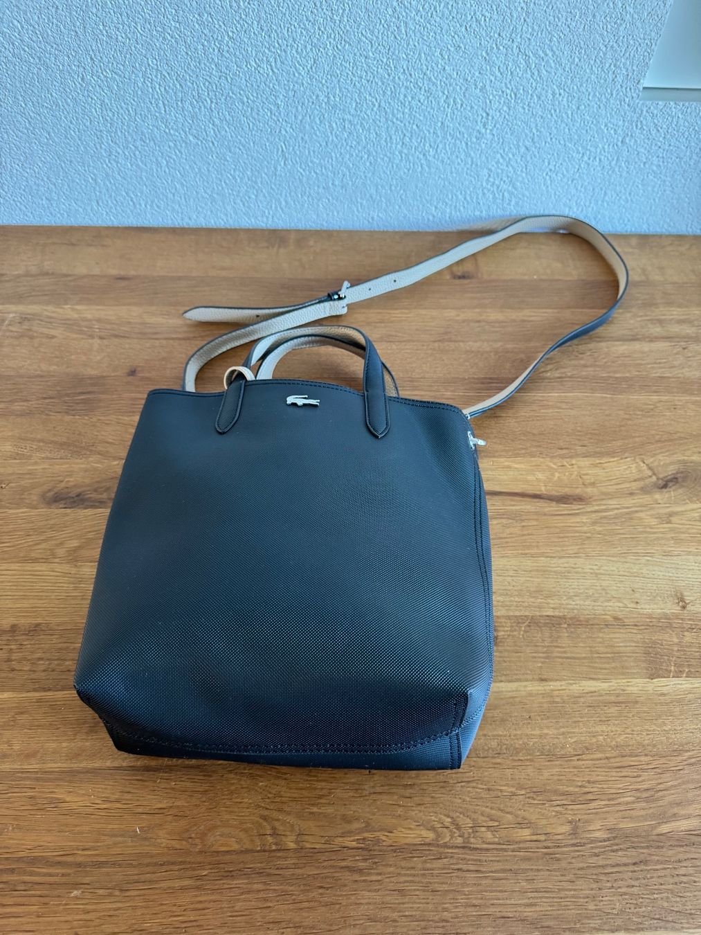 Lacoste Sacs femmes: Lacoste Tasche schwarz/beige – Neuf (Voir description) à Frauenfeld par max11116 3