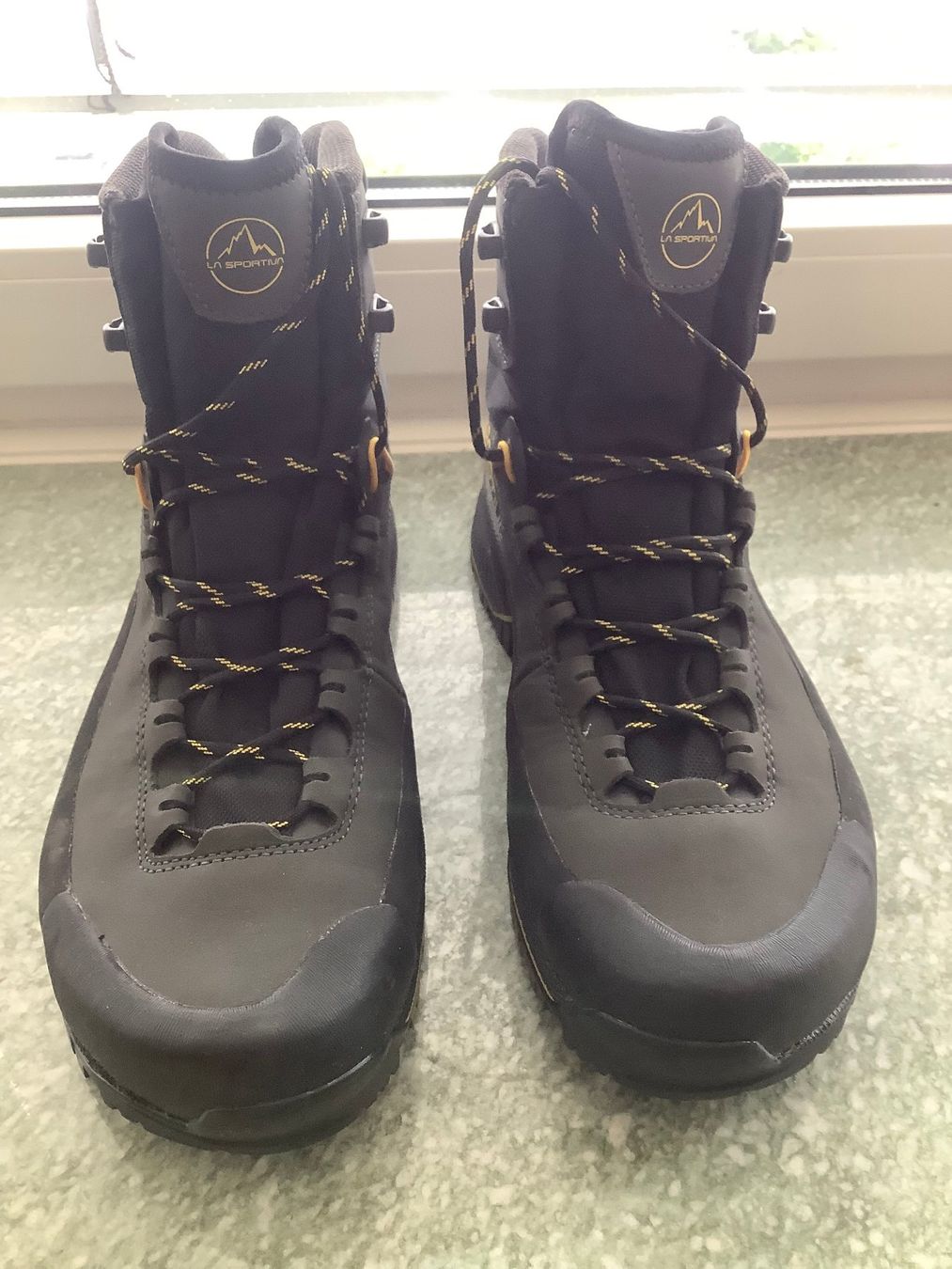 La Sportiva Scarpe da uomo: La Sportiva - Wanderschuhe  -  bitte Beschrieb genau lesen ! – Nuovo (secondo la descrizione) da Zürich venduto da Goworki