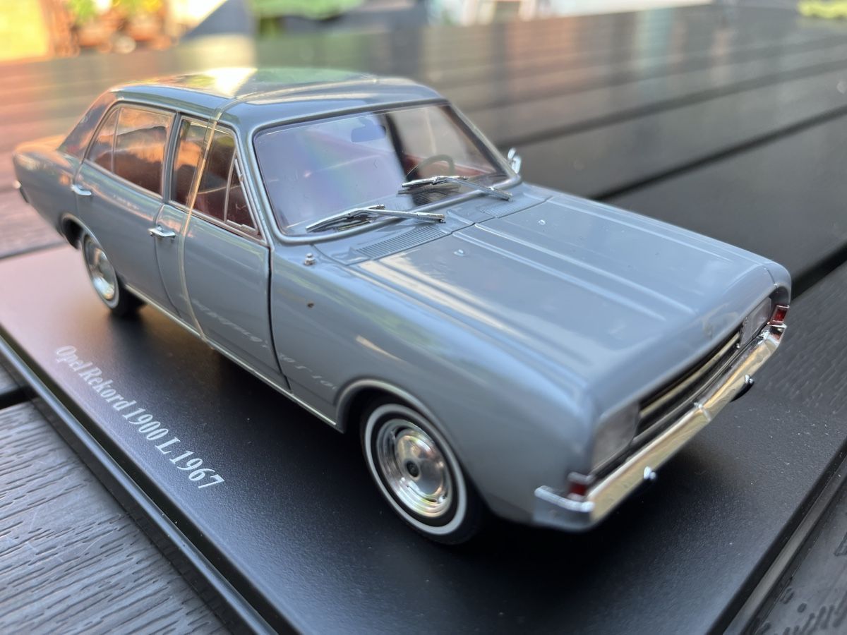 Opel Modellini d'auto: Opel Rekord 1900L.  1:24 – Nuovo (secondo la descrizione) da Rümlang venduto da Papamoll4 4