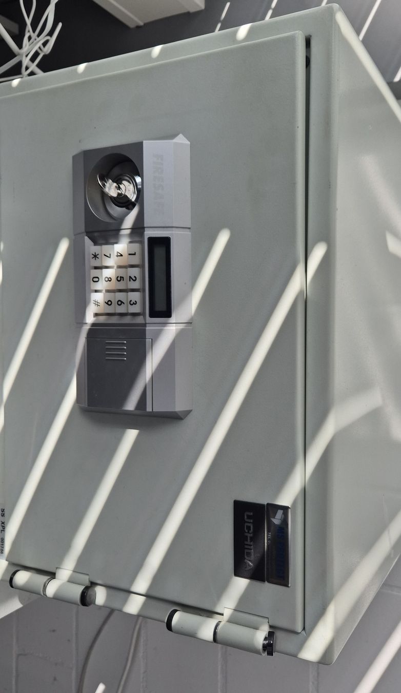 Casseforti: Tresor Uchida Firesafe mit Zahlencode gebraucht – Usato da Niederbüren venduto da Moments1987