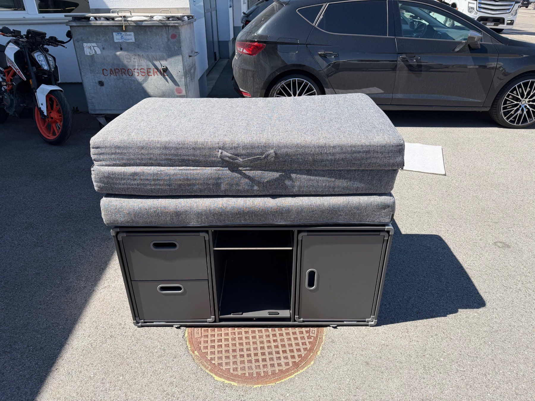 Cucine complete: Camping Box  mit Küche, Matratze und Tisch – Usato da Gossau SG venduto da Chstraub 5