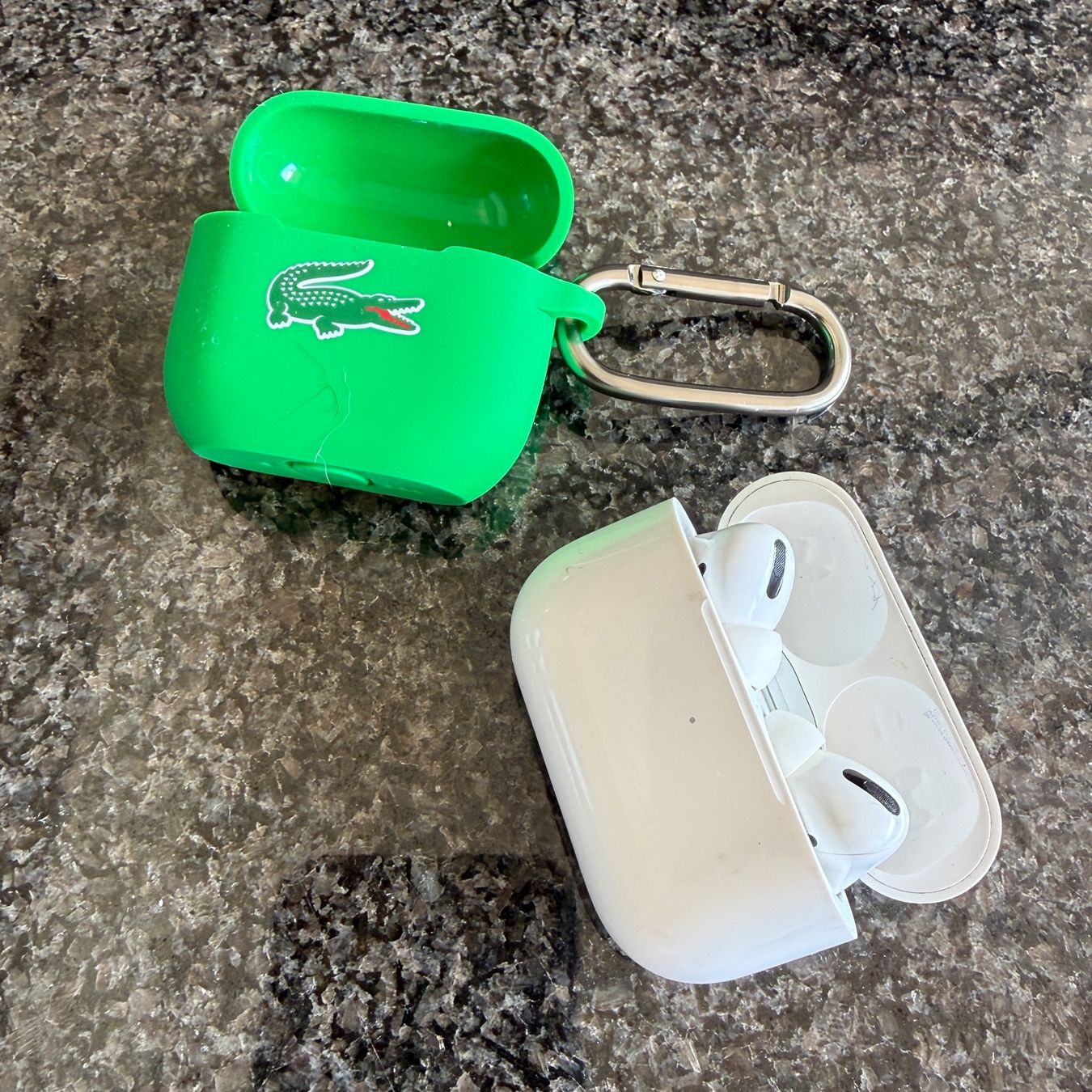 Apple Cuffie: Apple Airpods – Usato da Jonen venduto da Donnahilaria