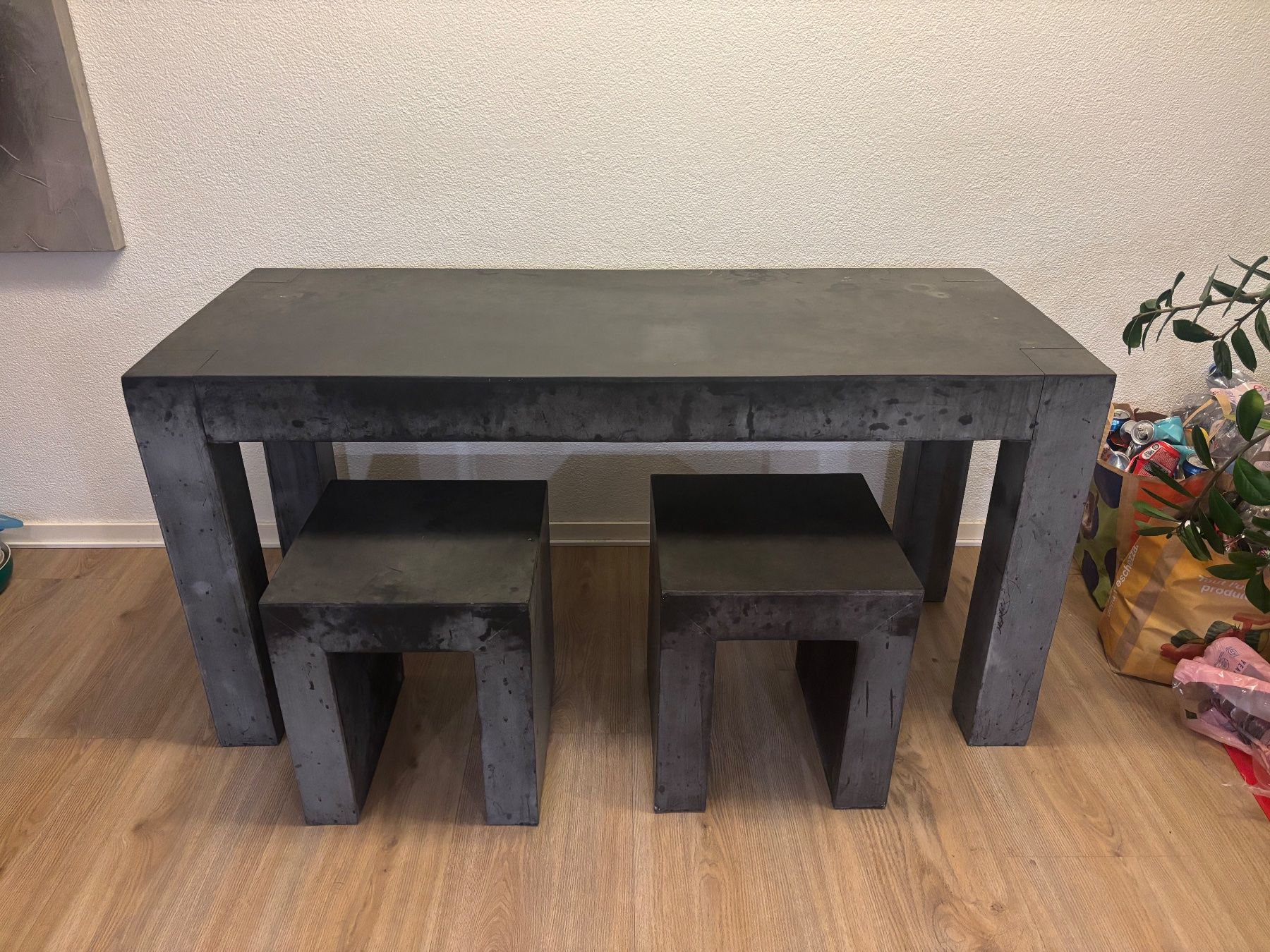 Set di tavolo e panche: Tisch mit vier Hockern anthrazit gebraucht – Usato da Eschenbach SG venduto da BlackLF7 1
