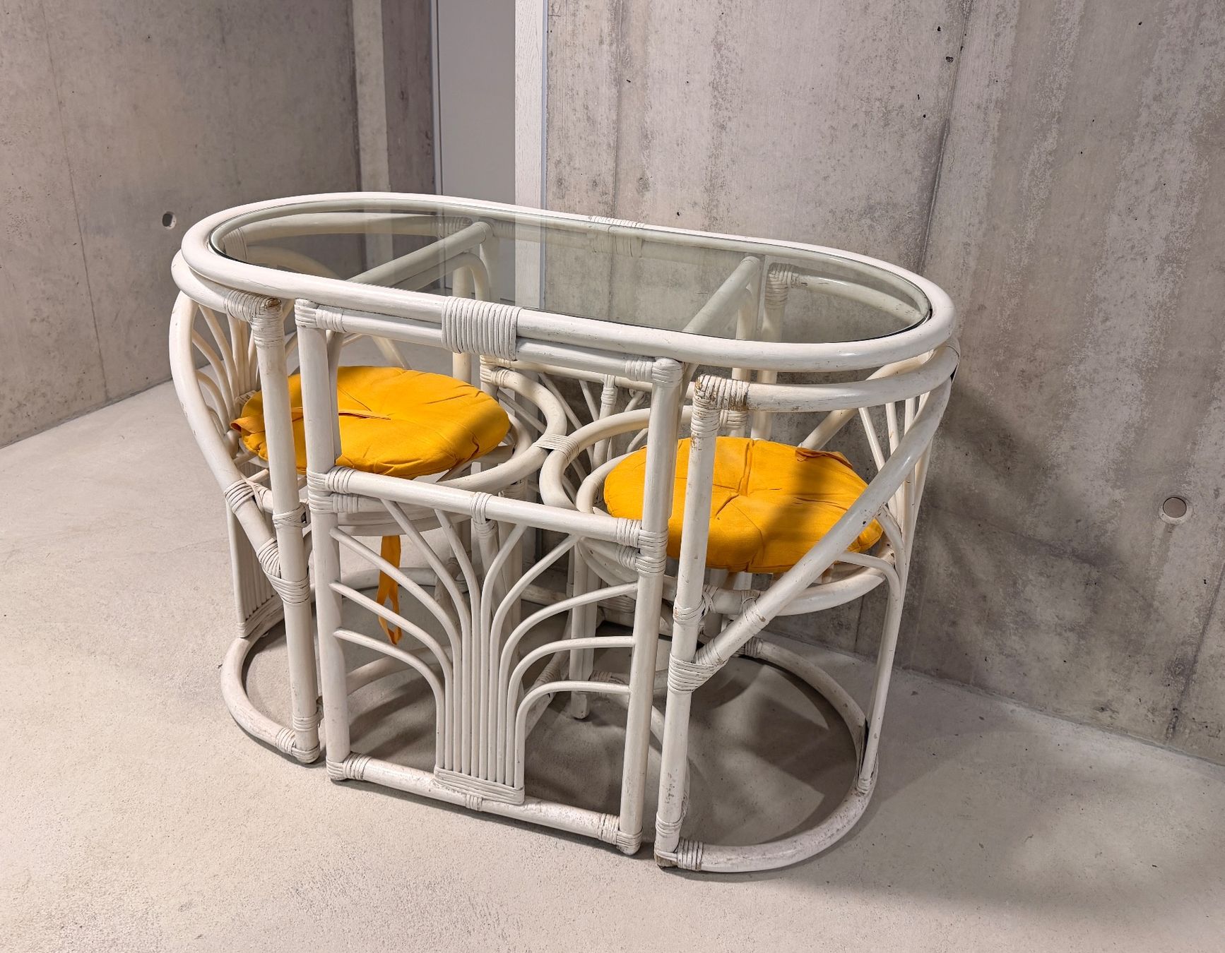 Tavoli: Weißes Rattan-Tischset mit 2 Stühlen – Usato da Büttenhardt venduto da sebastianperez 2