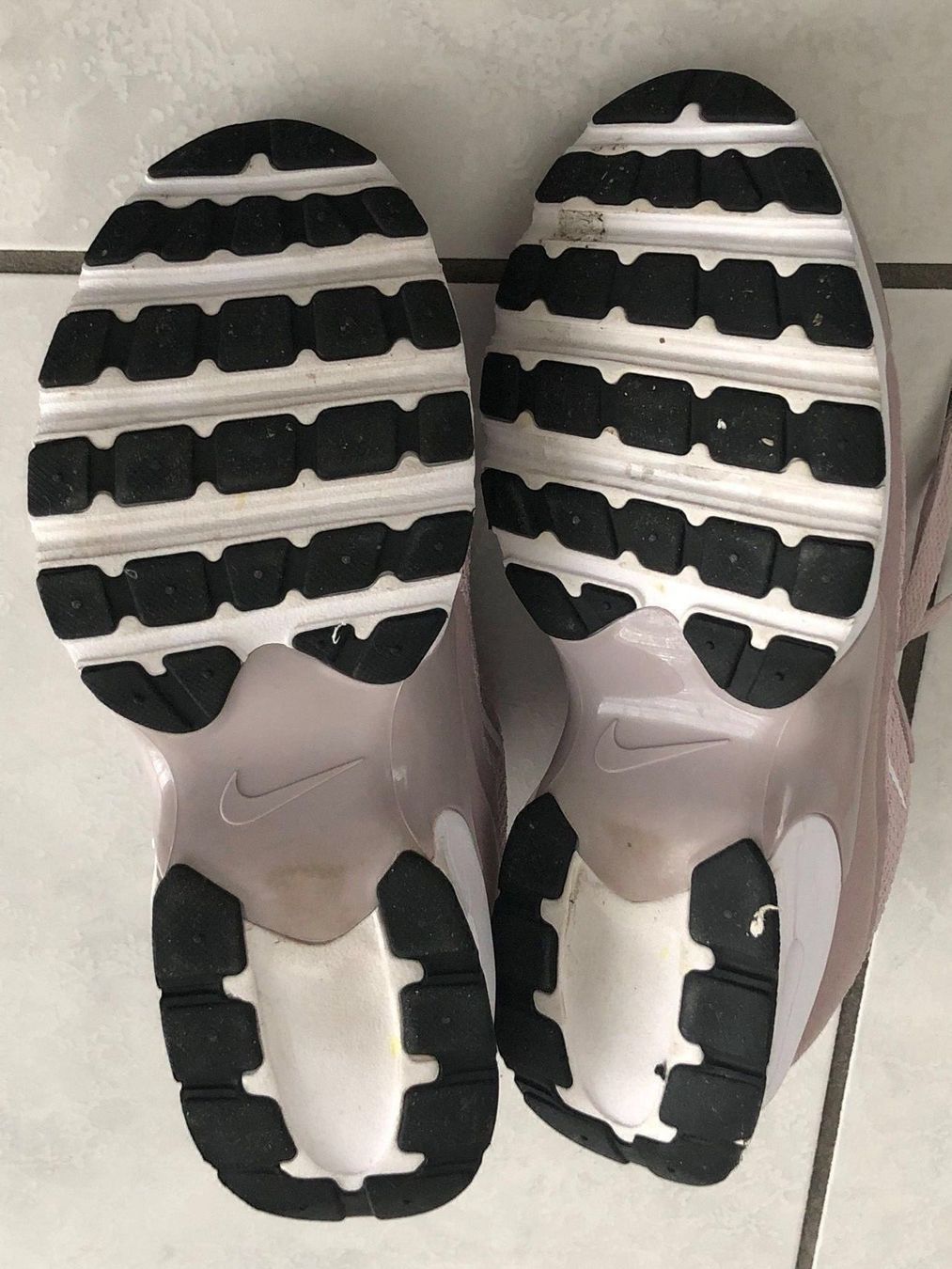 Nike Damenschuhe: Neue Nike Damenschuehe Grösse 36.5 – Neu (gemäss Beschreibung) aus Kloten von skit87 3