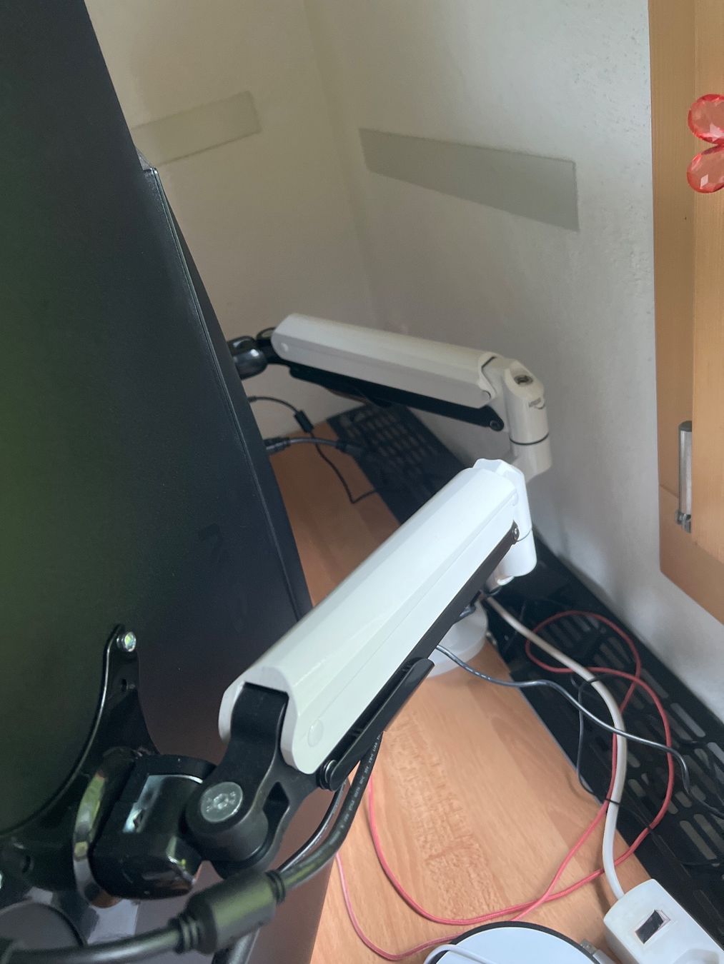 PC: Gaming Setup zwei Aoc Monitore ein Pc und eine halterung – Usato da Altendorf venduto da TISPA.SHOP 4