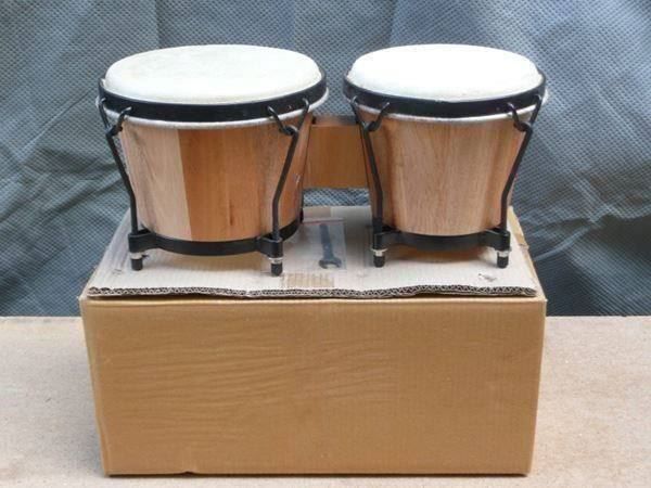 Musikinstrumente: Bongo - Holzkessel - Naturfelle – Neu und originalverpackt aus Davos-Platz von musikhauskollegger