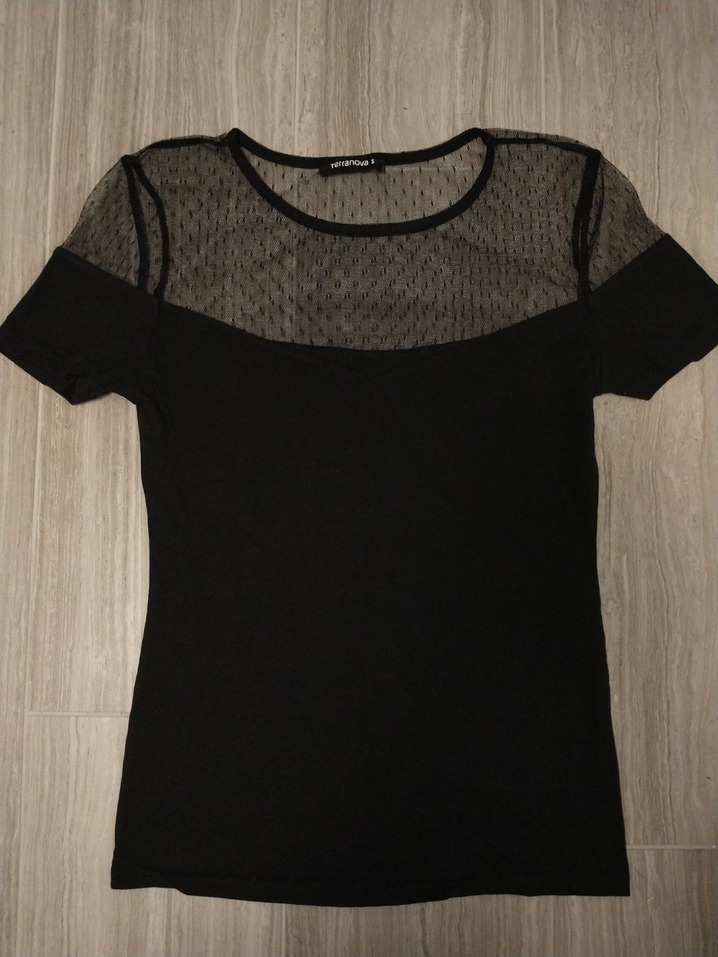 T-shirt: T-shirt noir taille S/M – Usato da Ecublens FR venduto da ame_y8tq