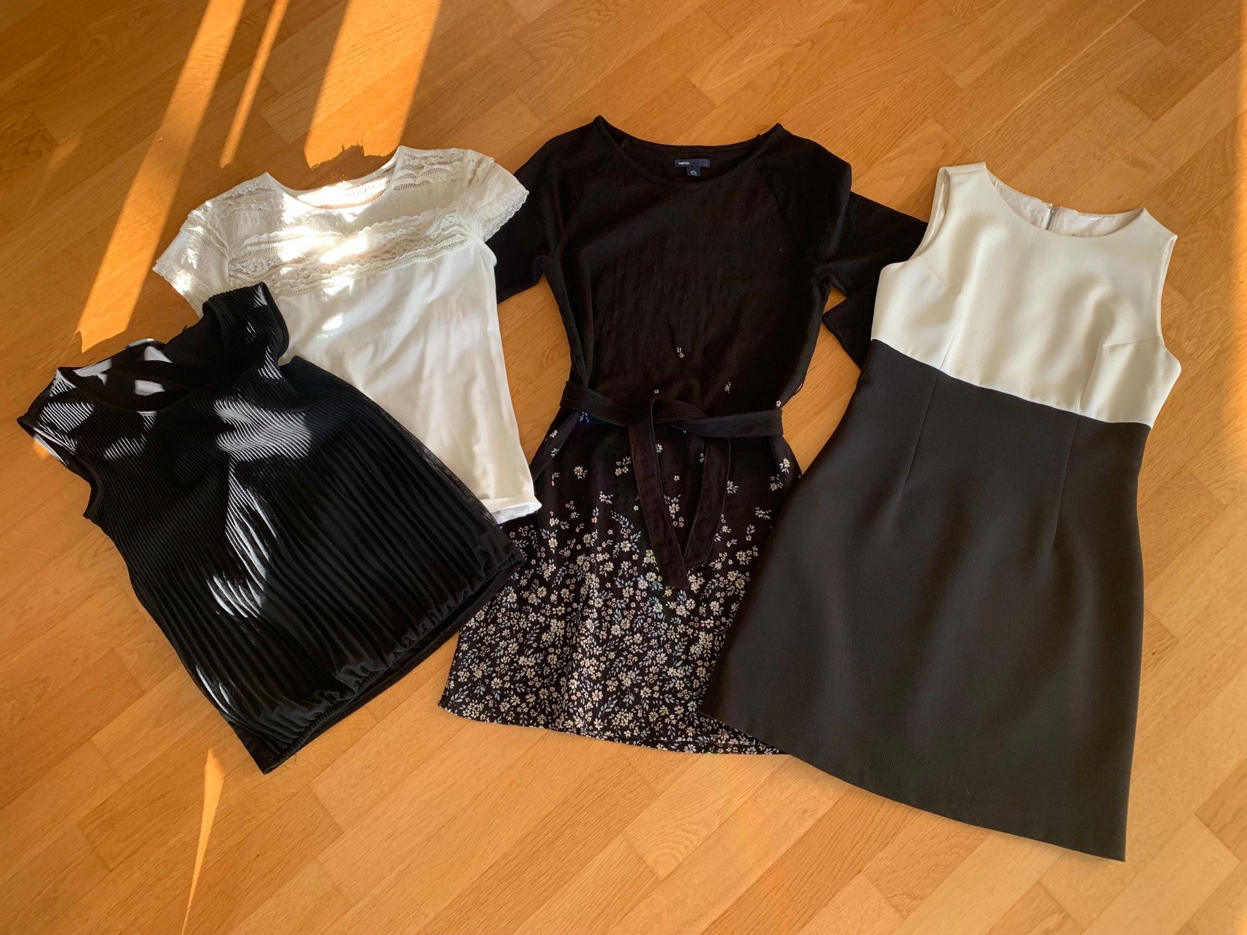 Kleiderpakete & -sets: Black & white set. 2 Kleider + 2 T-Shirts – Gebraucht aus Uster von ustemer 1