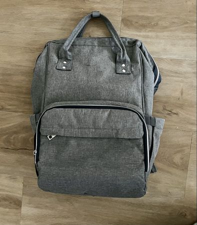Grauer Baby-Wickelrucksack