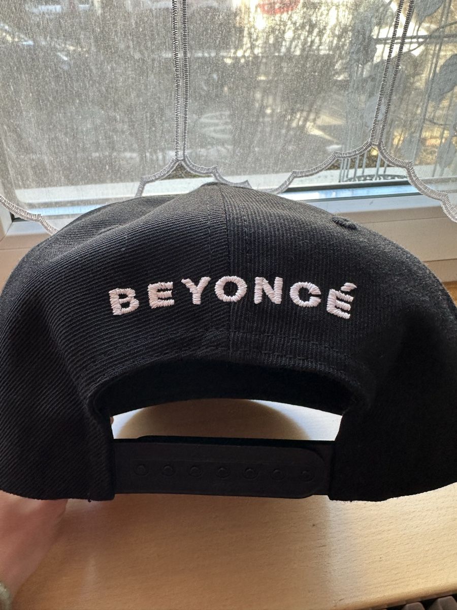 Copricapi, berretti & cappellini: Original Beyoncé Merch Snapback Cap – Nuovo (secondo la descrizione) da Herisau venduto da cem_p2g9 1