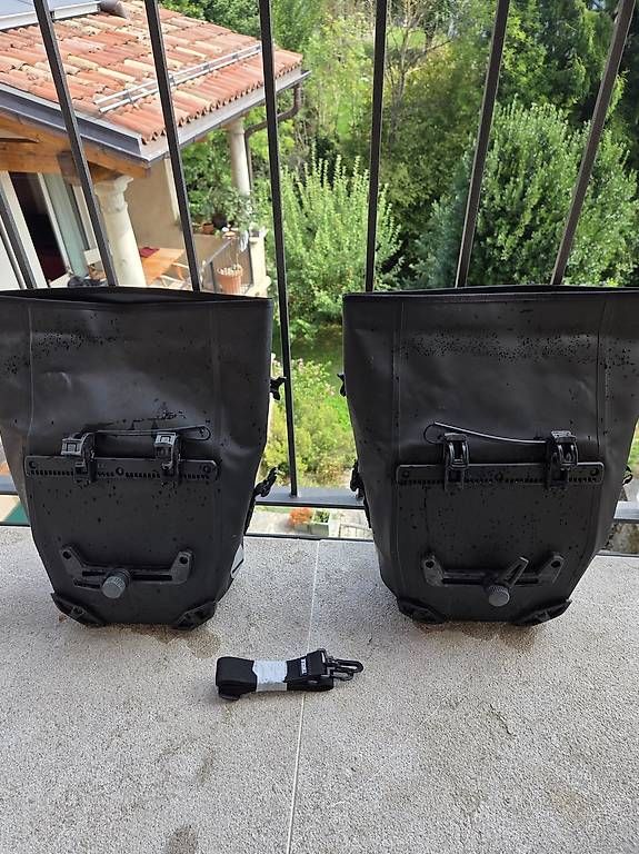 Taschen: Thule small shield 2×13 l – Gebraucht aus Arzo von OutfitAlchemy 1