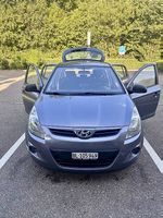 Hyundai i20 1.2 mit 5 Türen und Schaltgetriebe Graublau