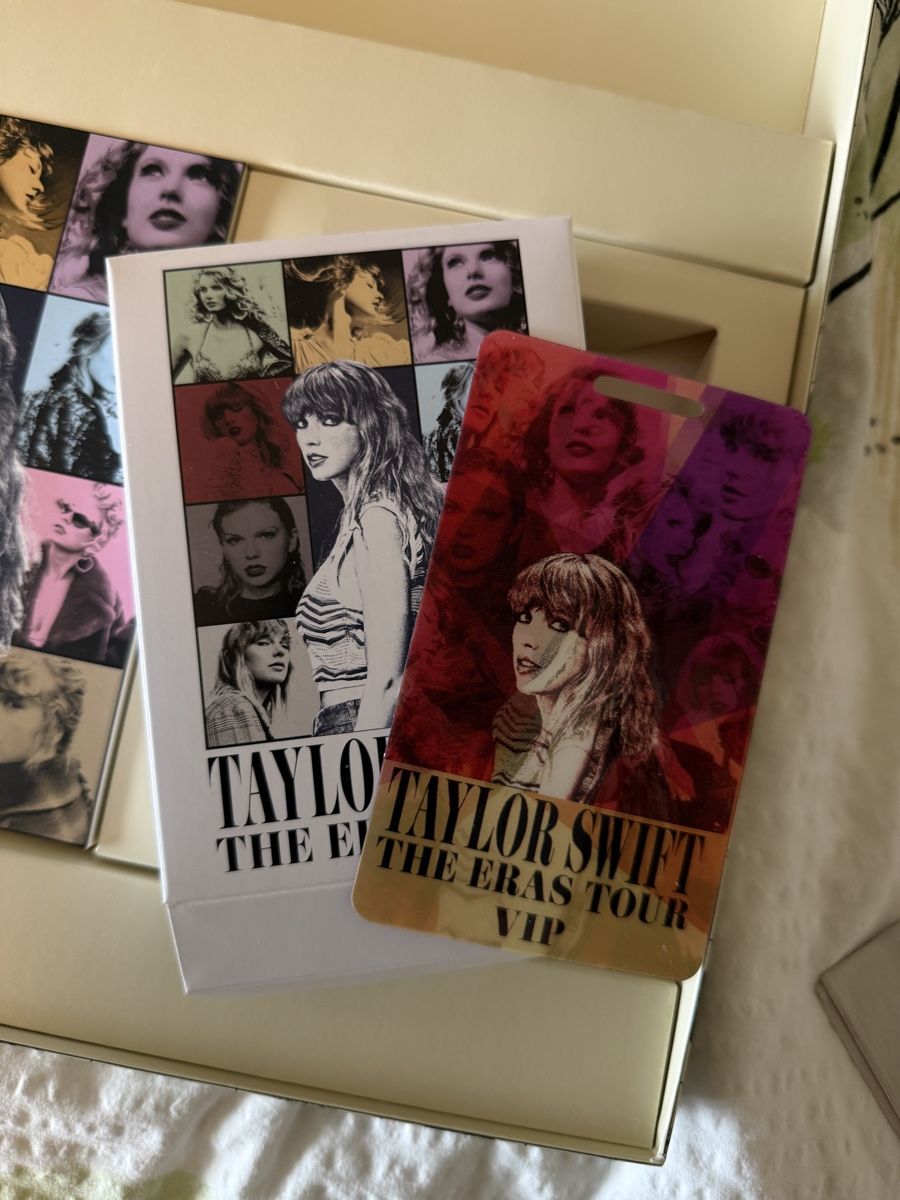 Carte collezionabili: Taylor Swift Eras Tour VIP Package – Nuovo (secondo la descrizione) da Amriswil venduto da tar_chc5