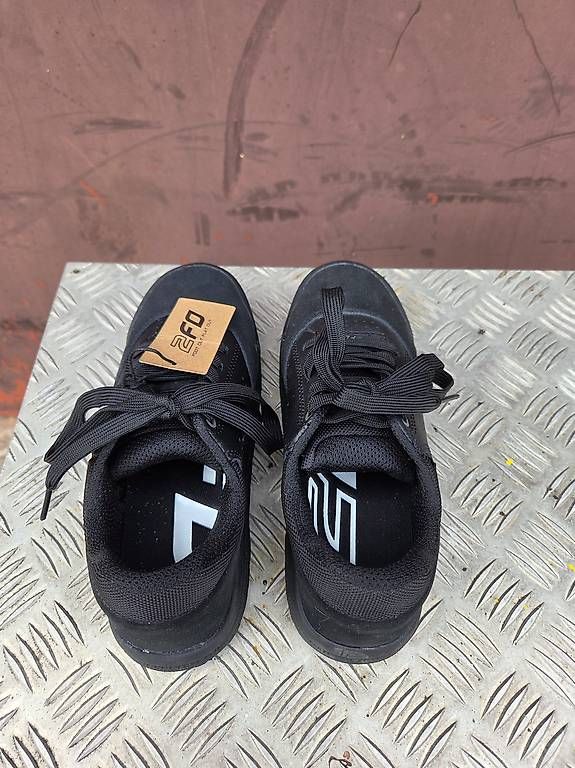 Scarpe da uomo: A vendre  soulier de velo specialized – Usato da corbeyrier venduto da cuicui66