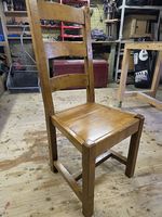 8 chaises en chêne massif