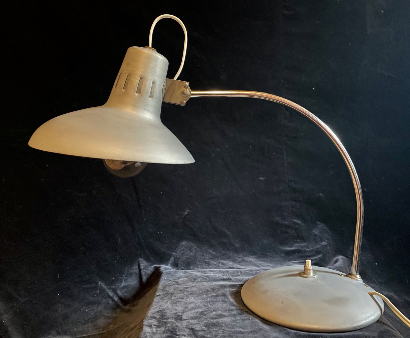 Lampade: Lampe de table industrielle, Bauhaus, année 50 – Usato da Prez vers Siviriez venduto da Mistinguette