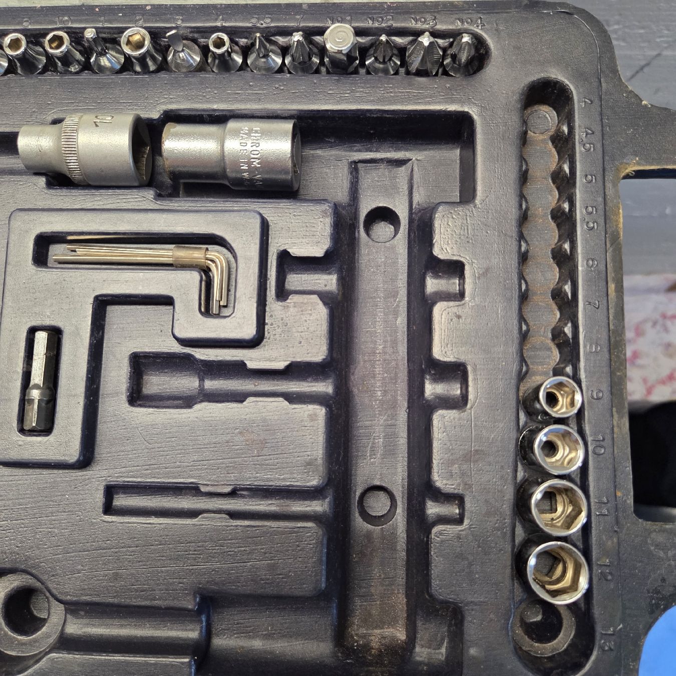 Tous les outils: Chrom Vanadium Steckschlüsselsatz – D'occasion à Stans par Ducati16 2