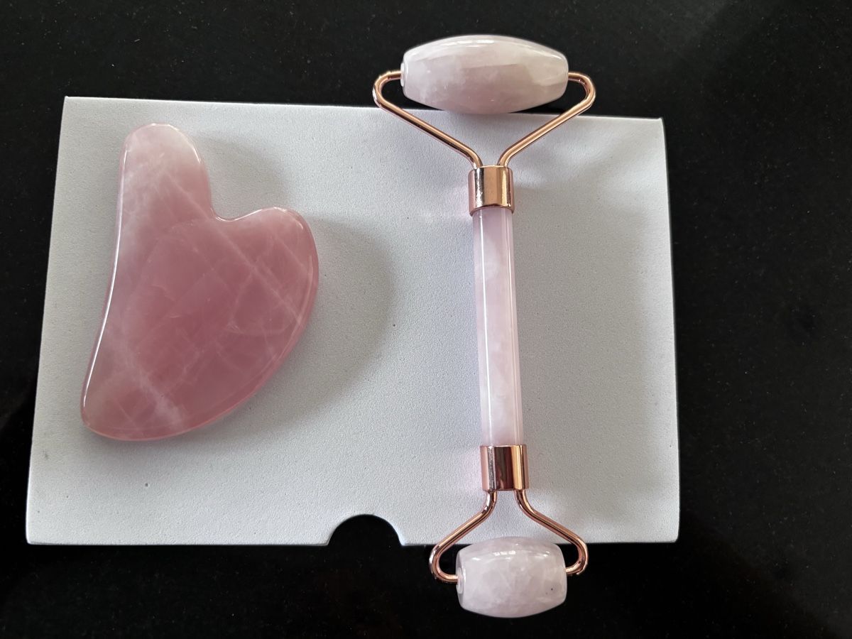 Cura del viso: Gesichtsroller Set Rollin'me Softly mit Gua Sha Stein. – Nuovo (secondo la descrizione) da Waltenschwil venduto da Schmetterling2015 2
