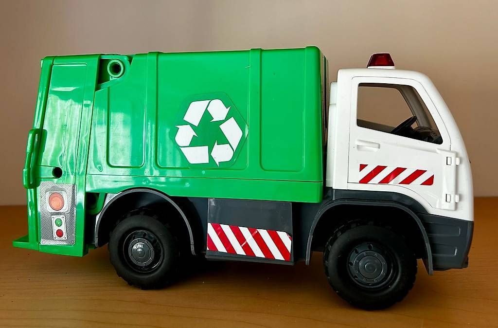 Spielzeuge: Grosser Müllabfuhr LKW – Gebraucht aus Uitikon Waldegg von wohnungvogelsang 1