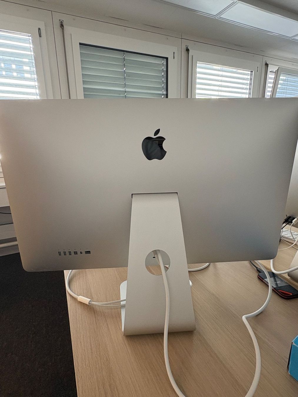 Apple Monitor: Apple Thunderbolt Display 27" (A1407) inkl. Adapter – Usato da Luzern venduto da inf_tc6f 2
