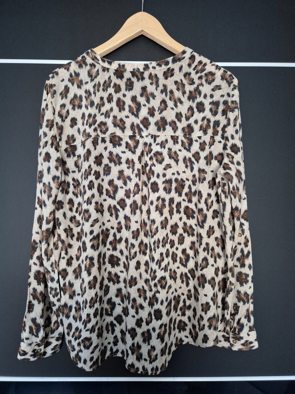 Blusen: Bluse mit Leopard Print – Neu und originalverpackt aus Kloten von Jomali 1