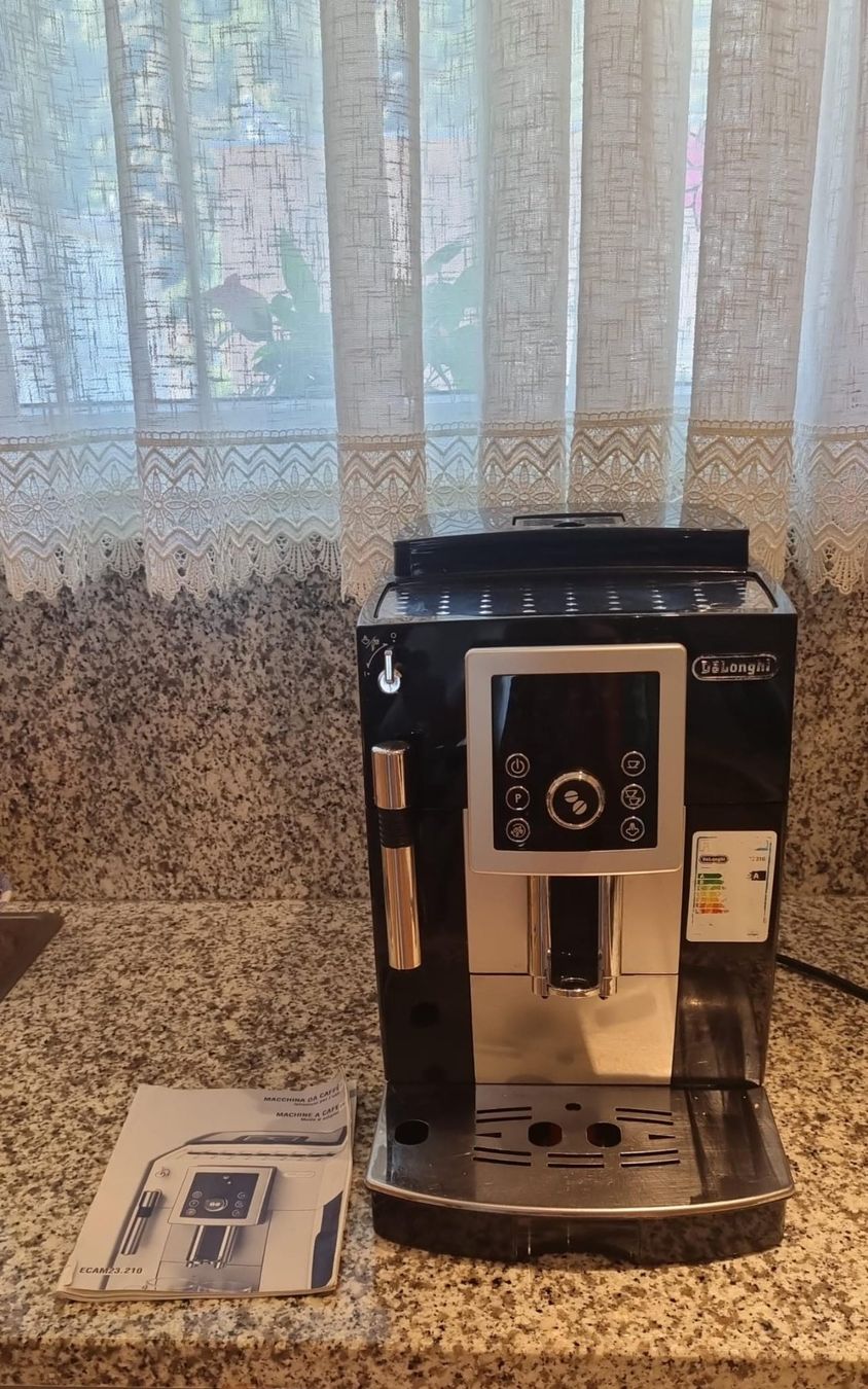 De'Longhi Macchine per caffè & Macchine per espresso: Macchina da caffè automatica De'Longhi – Usato da Cadenazzo venduto da Nicopri