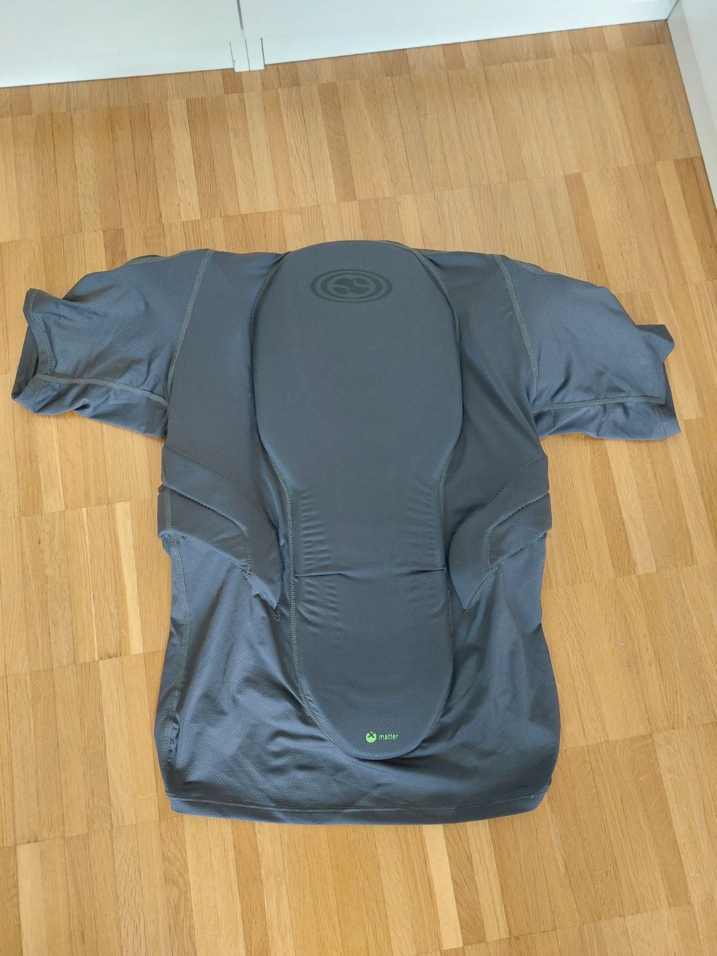 IXS Schutz & Schoner: IXS Oberkörperprotektor, Carve Jersey grau – Gebraucht aus Reinach BL von Oelfkeller 2
