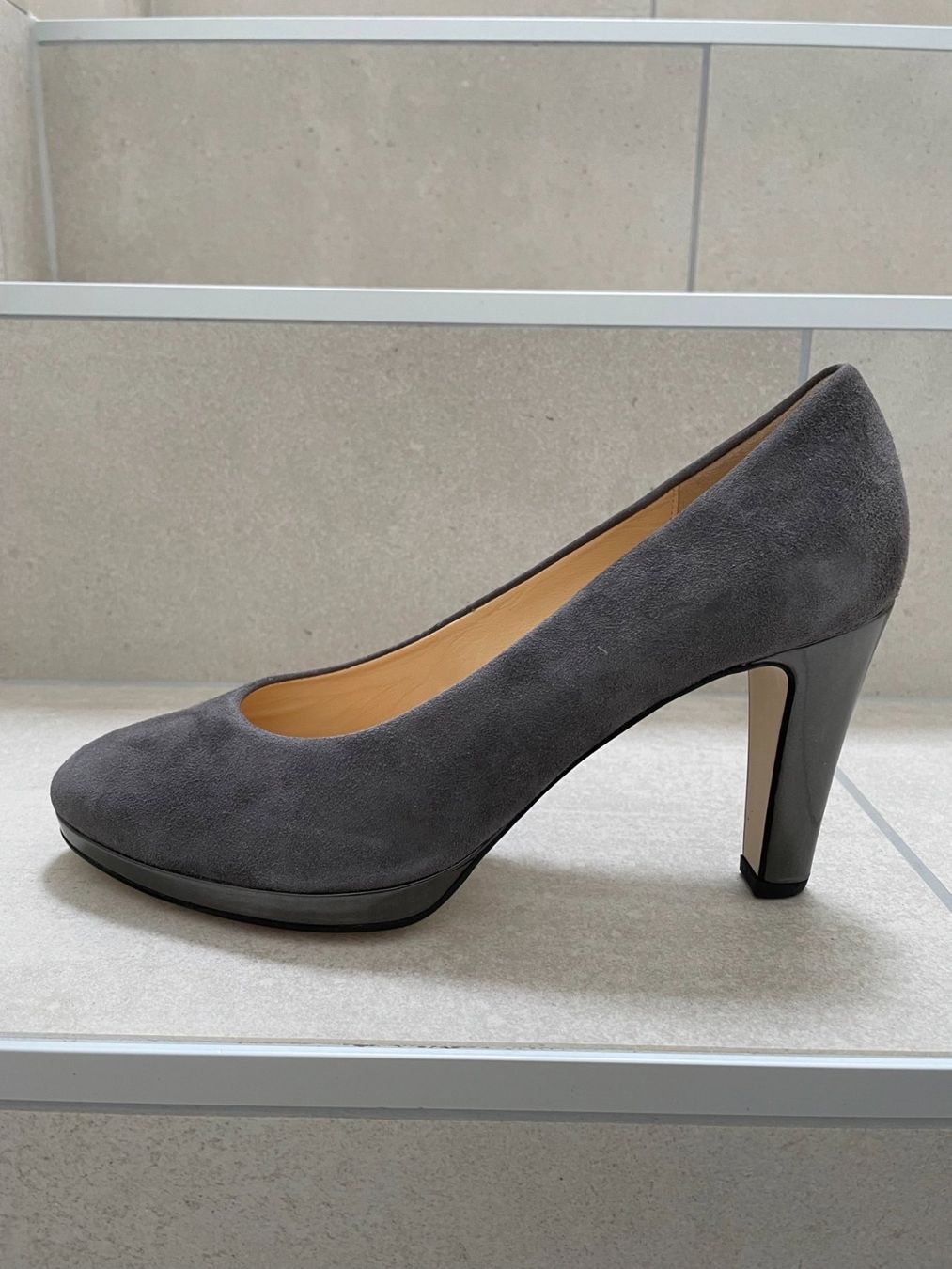 Gabor Chaussures femmes: Gabor pump gris suede pointure 5 1/2 – Neuf avec emballage d'origine à Vufflens-Château par jon_vd8n 2