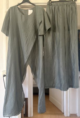 ENSEMBLE BLUSE ET PANTALONS! M SOLDES DE FIN DE SAISON