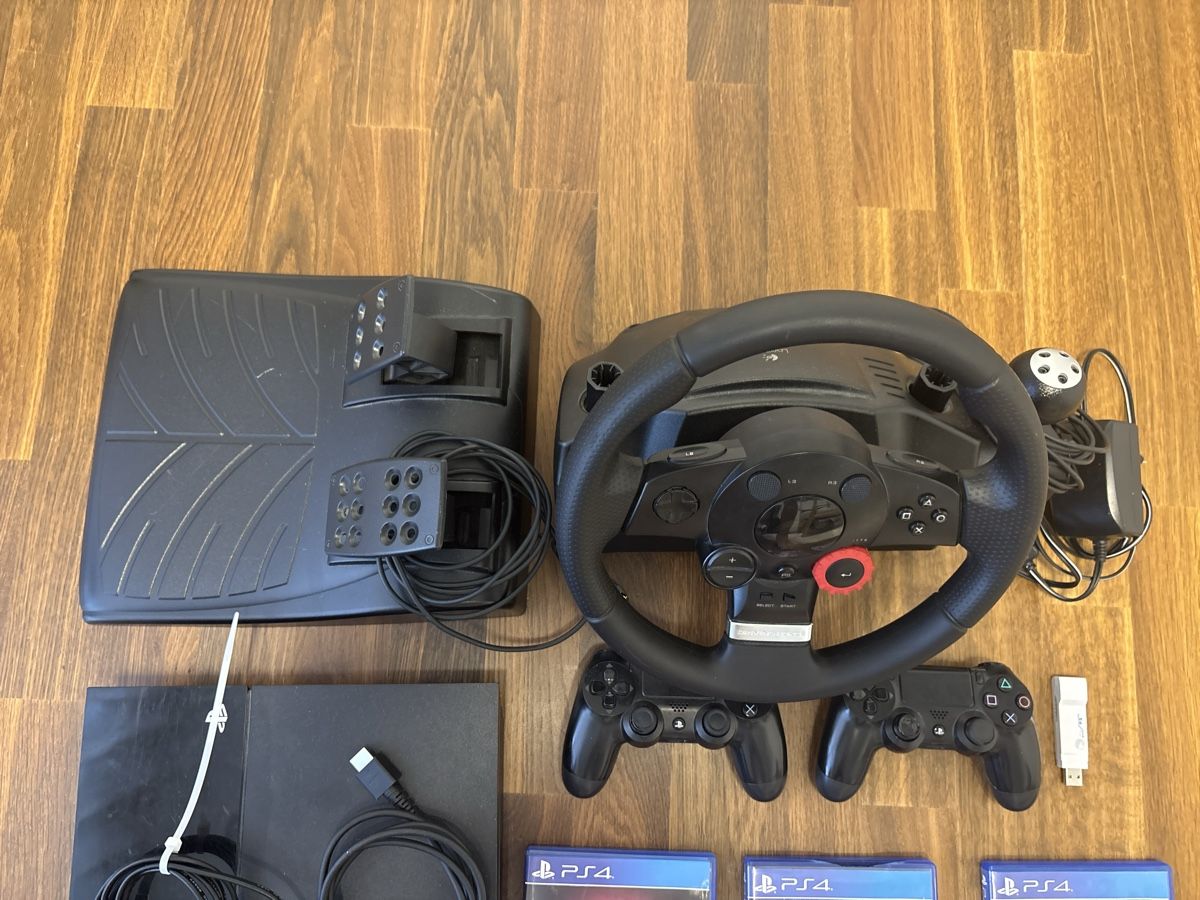Sony Console: PS4 Set + Logitech Driving Force GT Lenkrad + 2 Controller + – Usato da Herisau venduto da Michi230 2