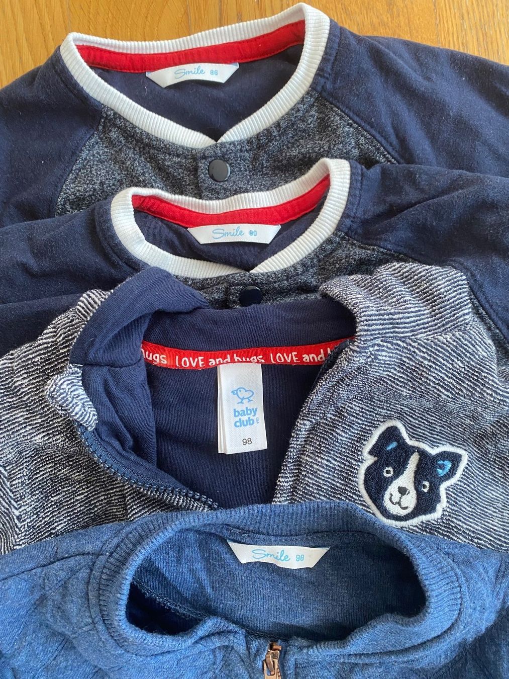 Lotti & Set di vestiti: 2 Set mit Pulli und Hose Gr.80 & Gr.86 und 2 Pulli Gr.98 – Usato da Wädenswil venduto da PeterWaedi 2