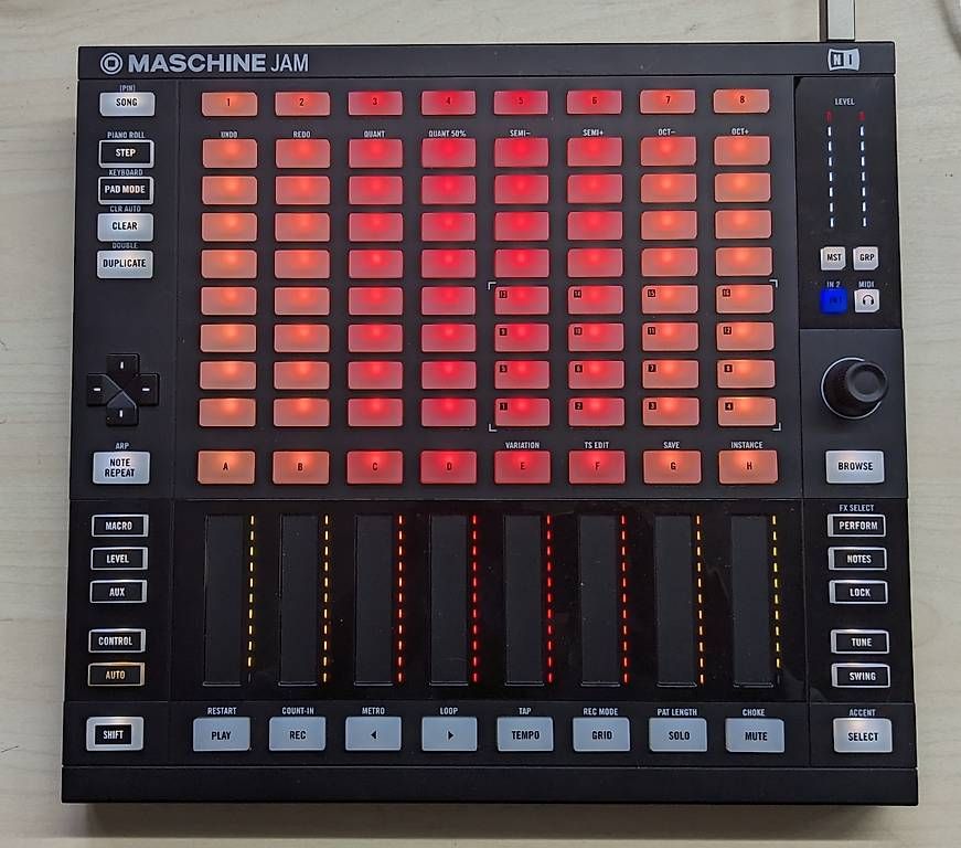 Native Instruments Strumenti musicali: Native Instruments Maschine Jam (inkl. Maschine 2 Software) – Usato da Wabern venduto da DERZR