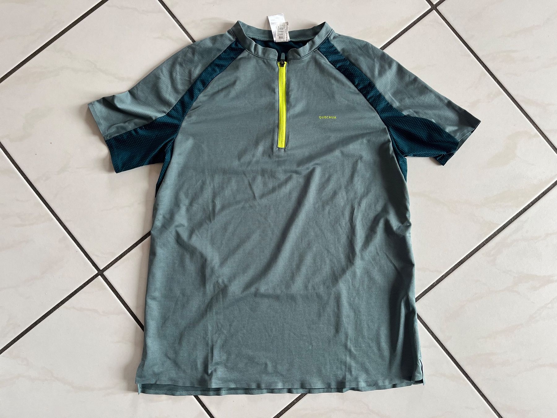 T-Shirts: T-shirt sport hyper léger 152 cm – Gebraucht aus Montalchez von Azurea79