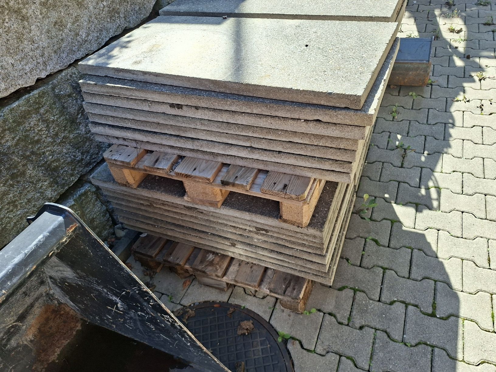 Rivestimenti per pavimenti: Gartenplatten – Usato da Knonau venduto da And46 1