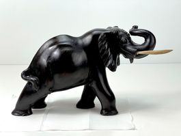 Massiver Ebenholz Elefant handgeschnitzt Vintage 2.3 kg