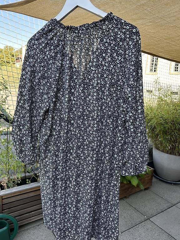 Robes: Robe manche longues légère  – D'occasion à Belprahon par dzu_rf59 2