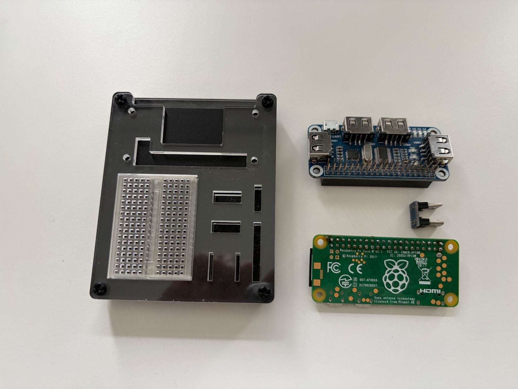 Raspberry Pi Componenti elettronici: Raspberry Pi Zero W mit Prototypen Board und USB HAT – Nuovo (secondo la descrizione) da Brissago venduto da Tschu 1