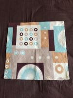 Trois fourres de coussins de décoration avec motifs