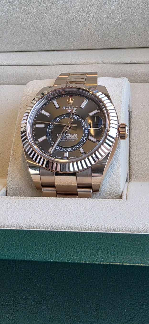 Rolex Orologi: Rolex Sky Dweller or rose 2019 – Nuovo e nell'imballaggio originale da Clarens venduto da jea_9z7g 1