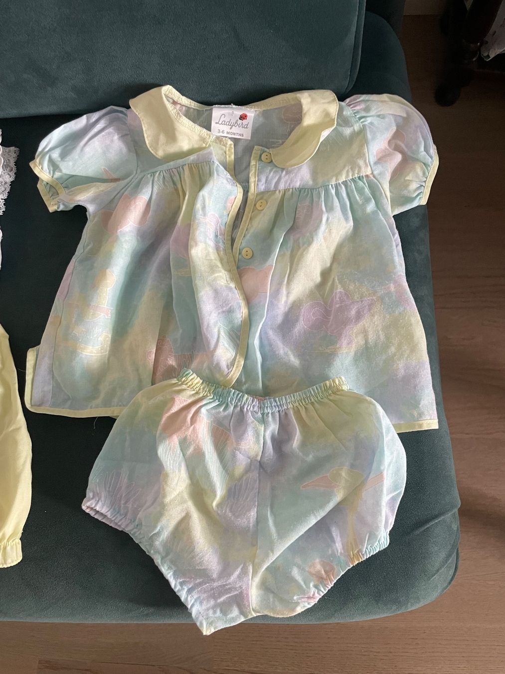 Lotti & Set di vestiti: Kleiderpaket mit 5 Sommeroutfits, Grösse 56-62 – Usato da Winterthur venduto da mueol 1