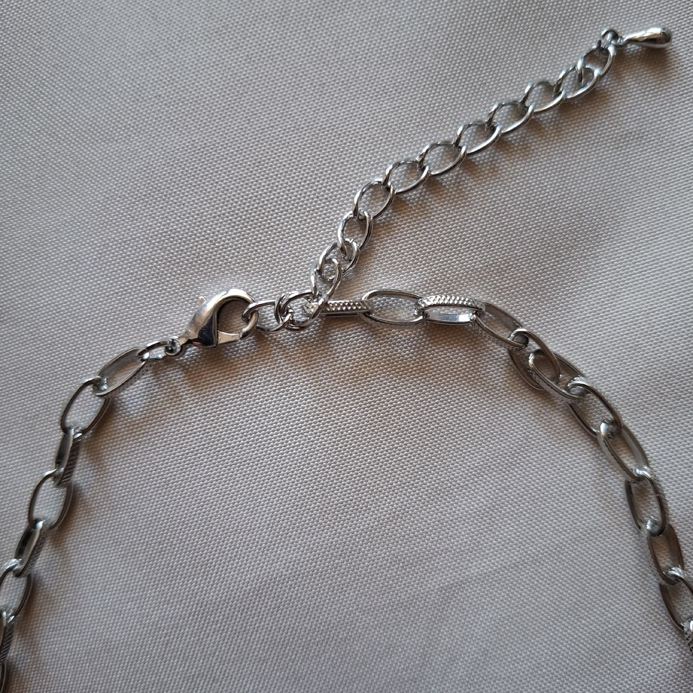 Catenine: Blaues Blumen-Collier mit vielen Strasssteinchen. – Usato da Dietikon venduto da Hirschkopf 4