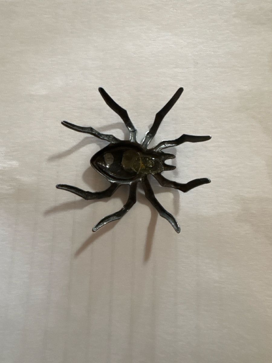 Statuette: Spinne mit Stein aus Zinn oder sonstiger Legierung 4 cm lang – Usato da Basel venduto da Joshy03 1