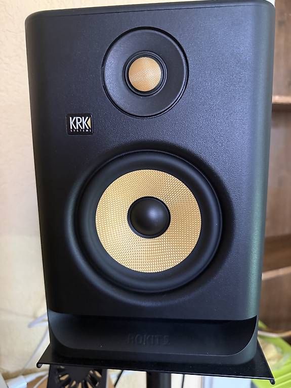Casse acustiche: KRK Rokit 5 G4  Paire + supports de sol réglables – Usato da Fontainemelon venduto da moreljm