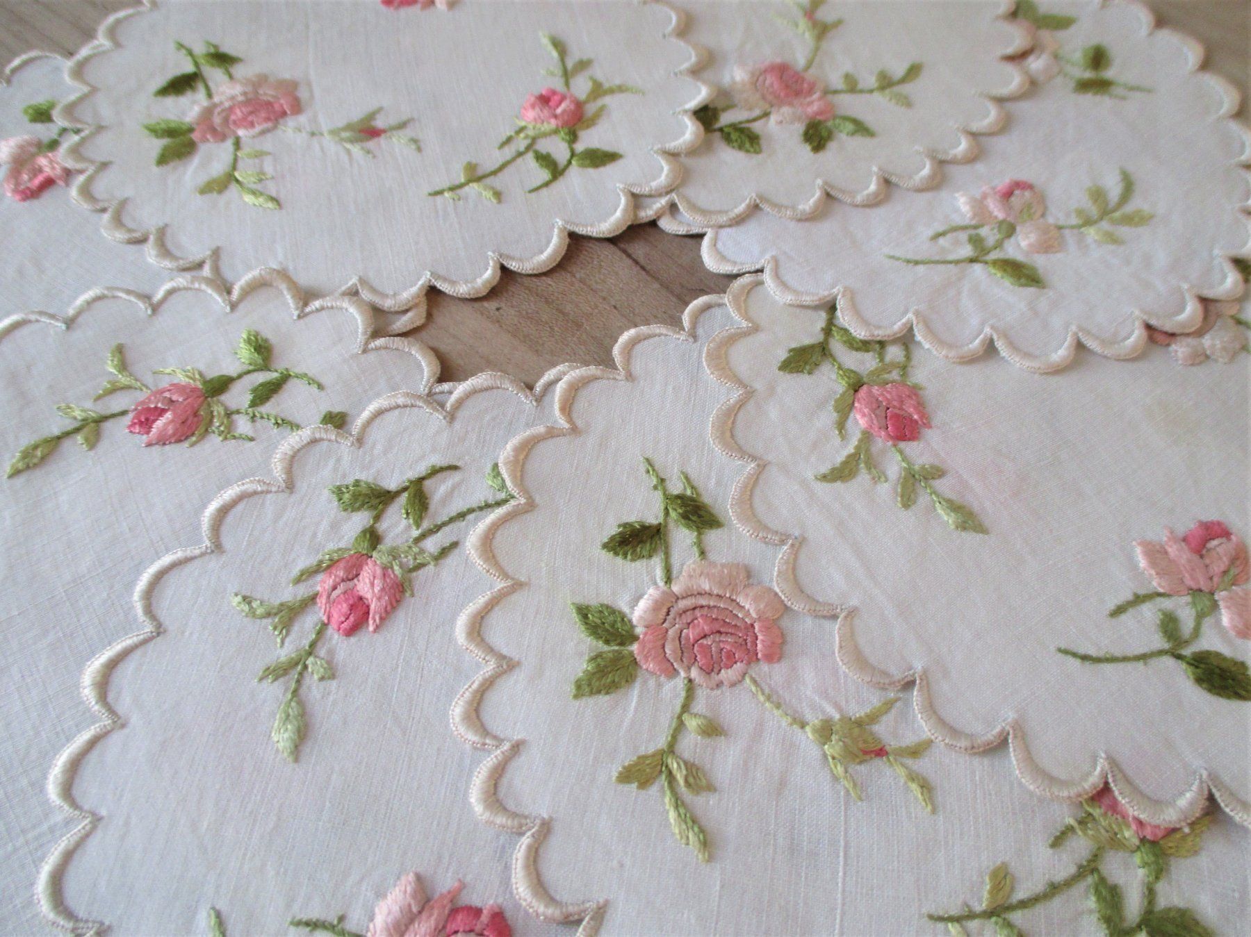 Sottobicchieri: 8 Jugendstil Untersetzer Seide Rosen – Usato da Rorschacherberg venduto da cavengia 9