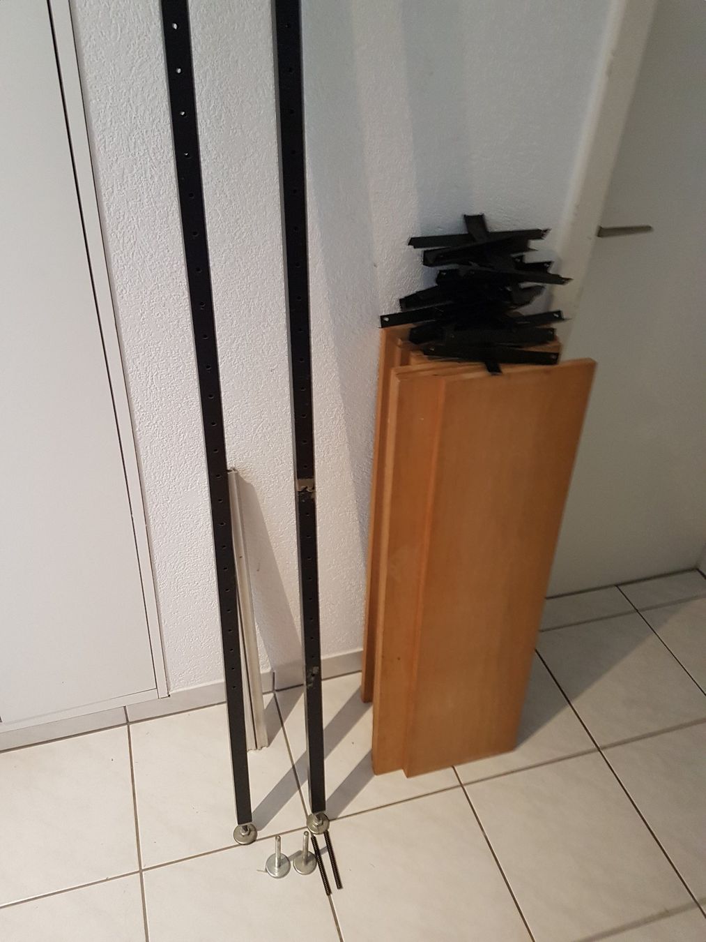 Regale: Teleskopregal 3 Stangen+ 12 Tablare – Gebraucht aus Wallisellen von Swissline11 1
