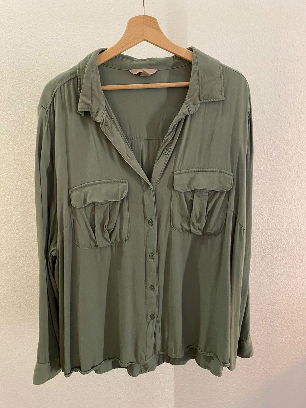 H&M Camicette: H&M Bluse langarm oliv Gr. 54 – Usato da Pratteln venduto da a23_j2gs