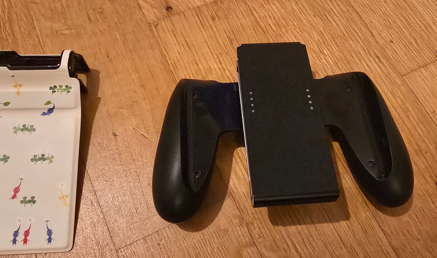 Nintendo Console: Console Nintendo Switch avec accessoires et étui Pikmin – Usato da Genève venduto da MariaS2 2