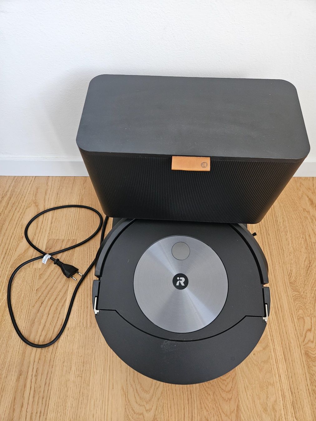 Irobot Aspirapolveri & Accessori: Neuer Irobot Roomba J7+ – Nuovo (secondo la descrizione) da Oberwil-Lieli venduto da ver_9r2k